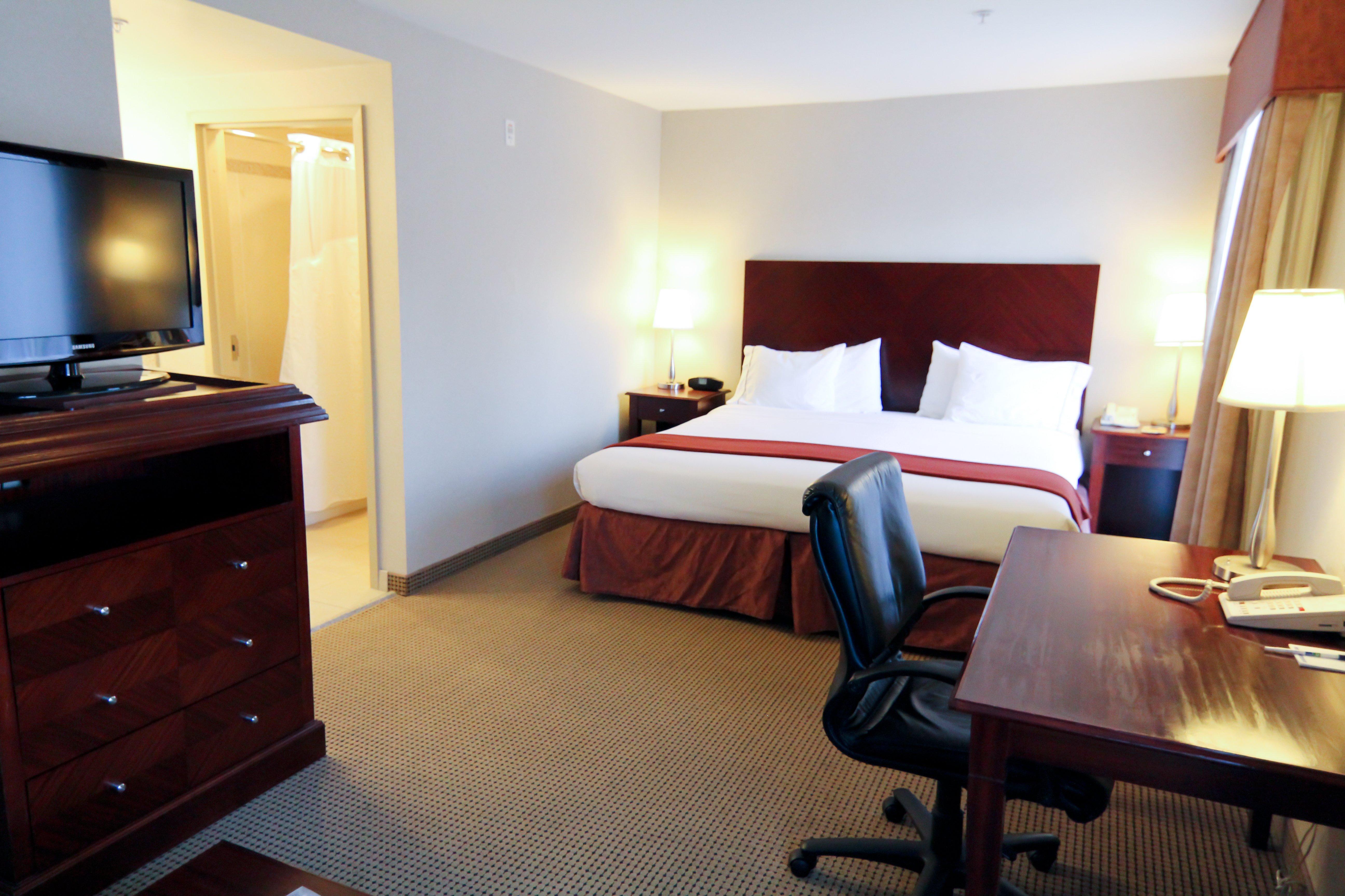 Holiday Inn Express And Suites Surrey By Ihg Esterno foto
