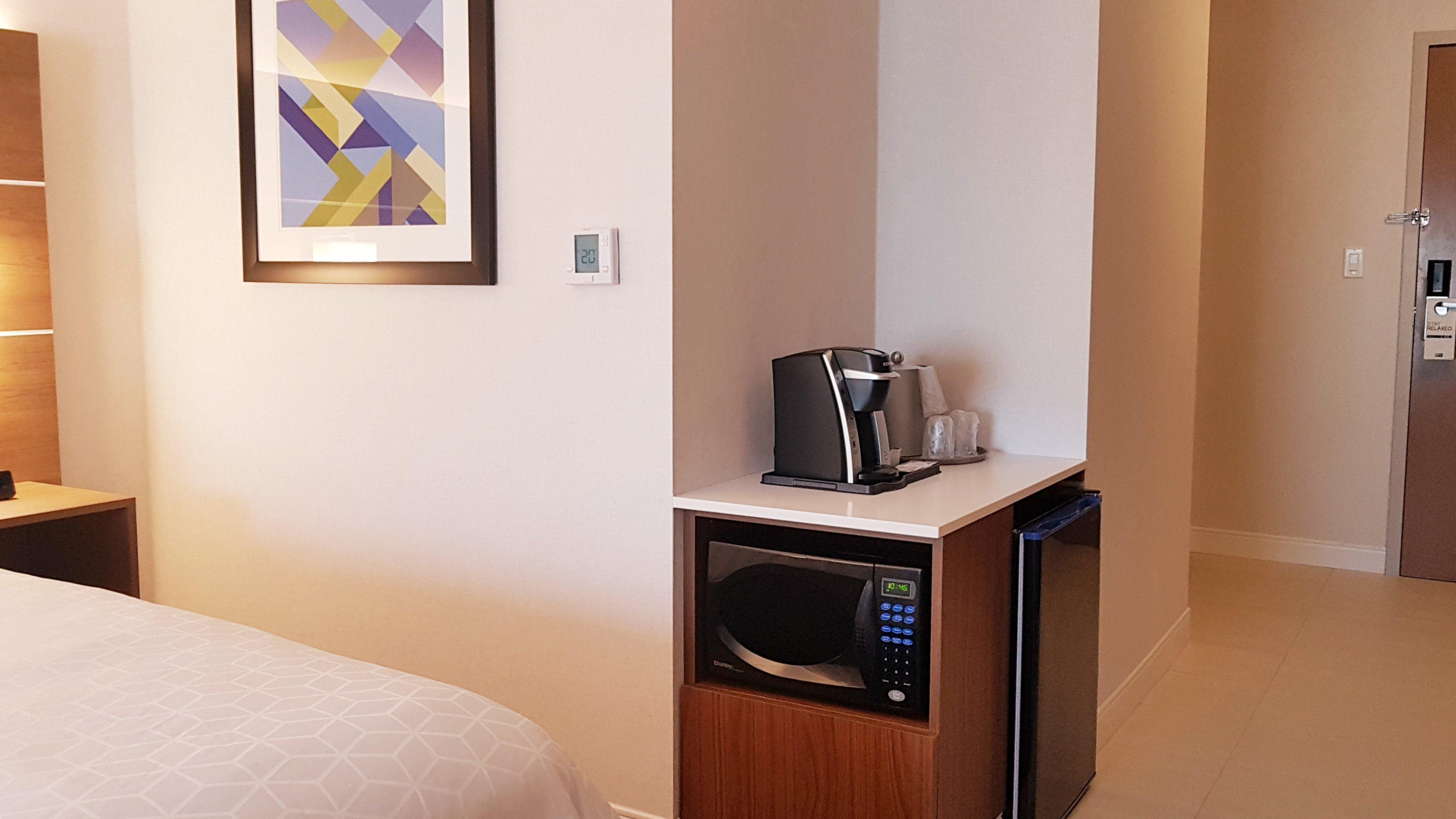 Holiday Inn Express And Suites Surrey By Ihg Esterno foto
