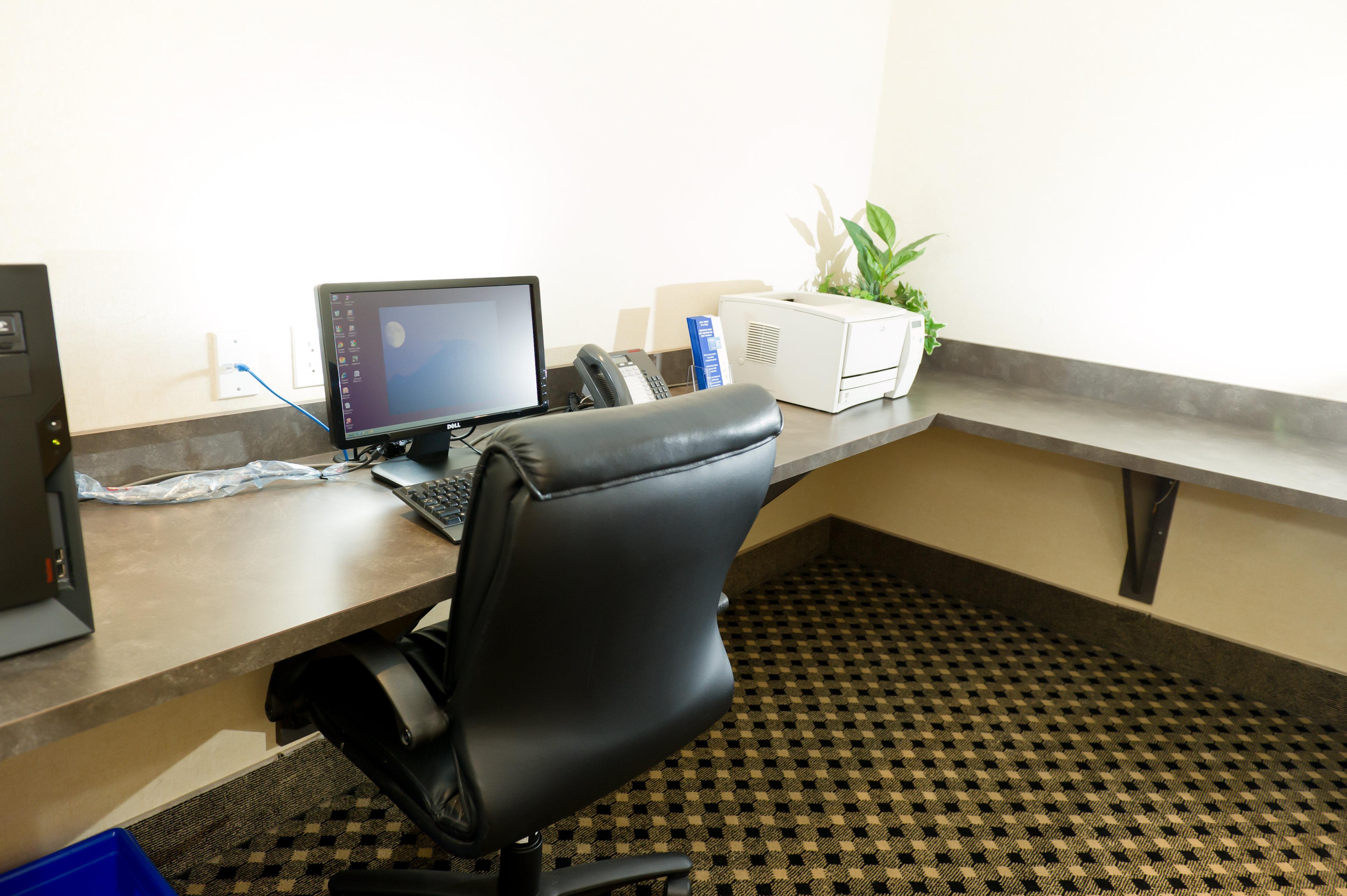 Holiday Inn Express And Suites Surrey By Ihg Esterno foto