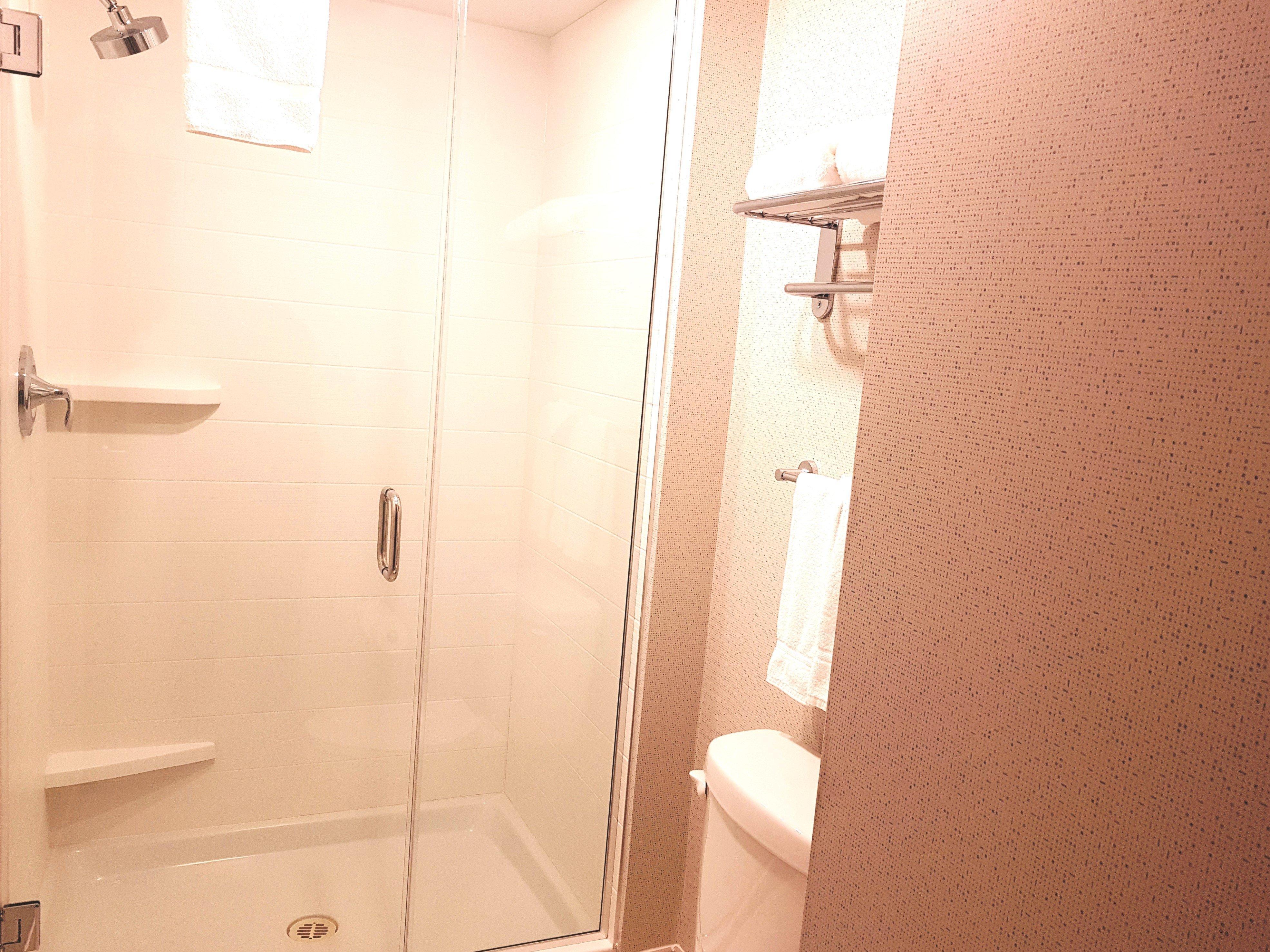 Holiday Inn Express And Suites Surrey By Ihg Esterno foto
