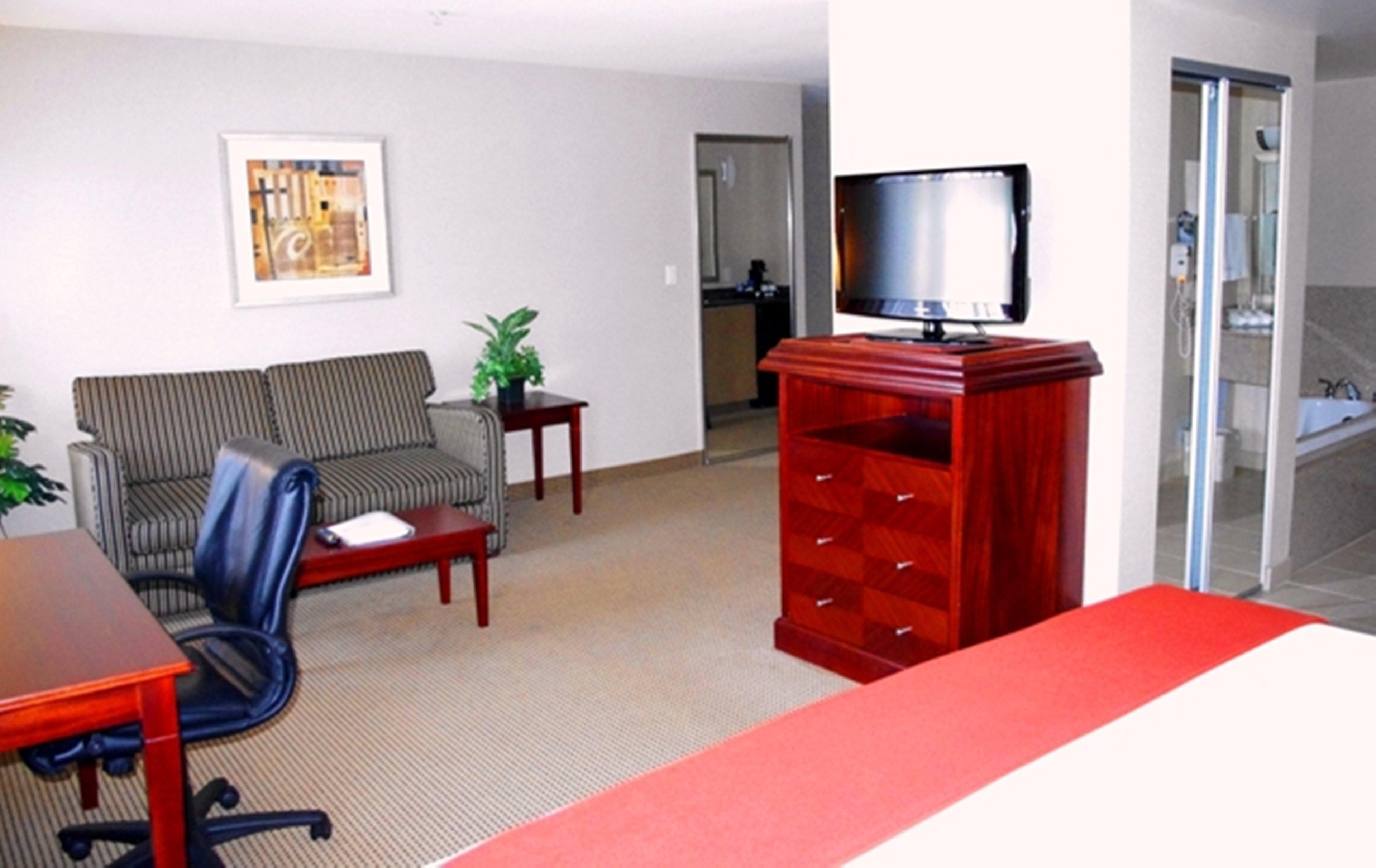 Holiday Inn Express And Suites Surrey By Ihg Esterno foto