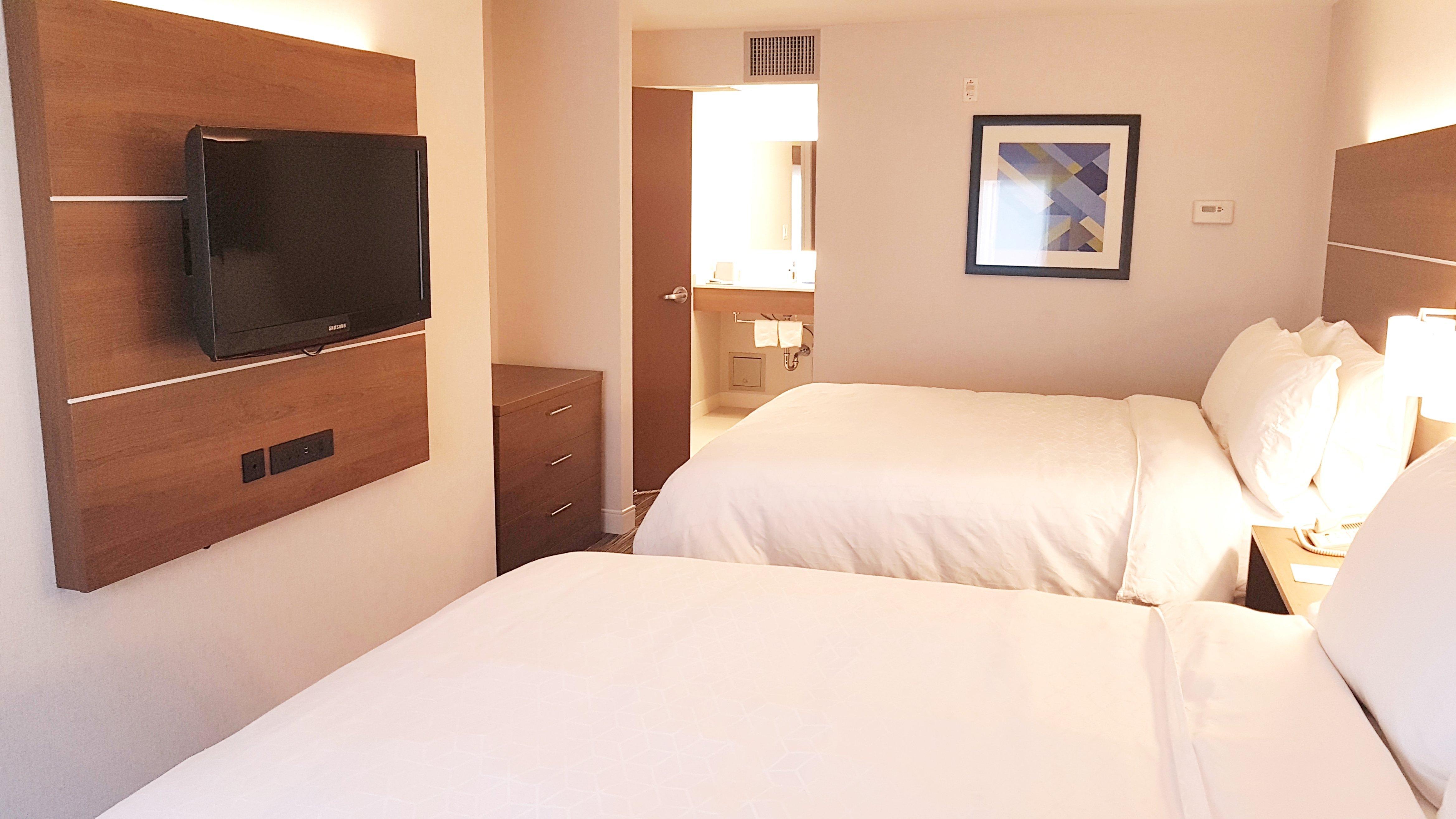 Holiday Inn Express And Suites Surrey By Ihg Esterno foto