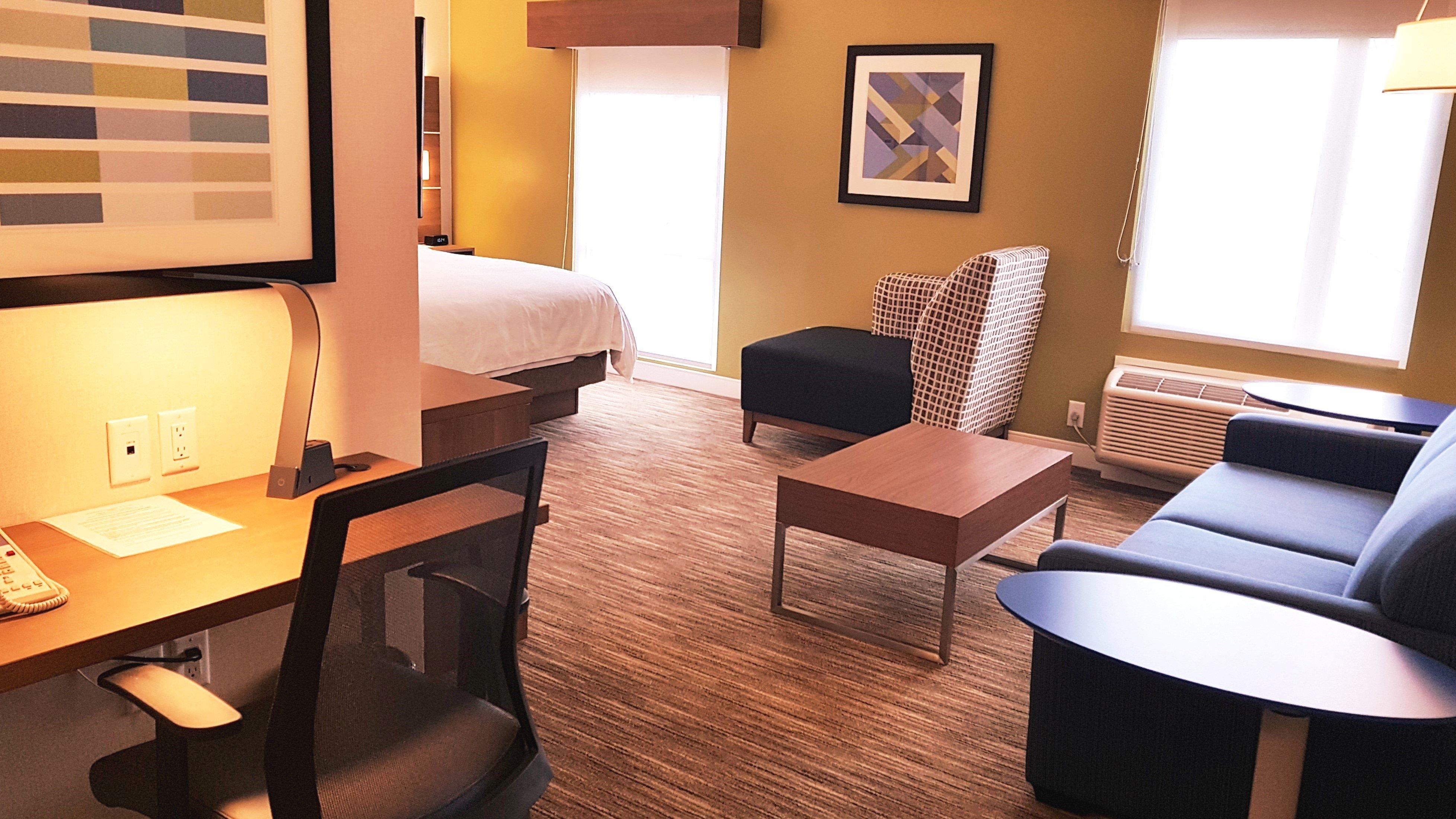 Holiday Inn Express And Suites Surrey By Ihg Esterno foto