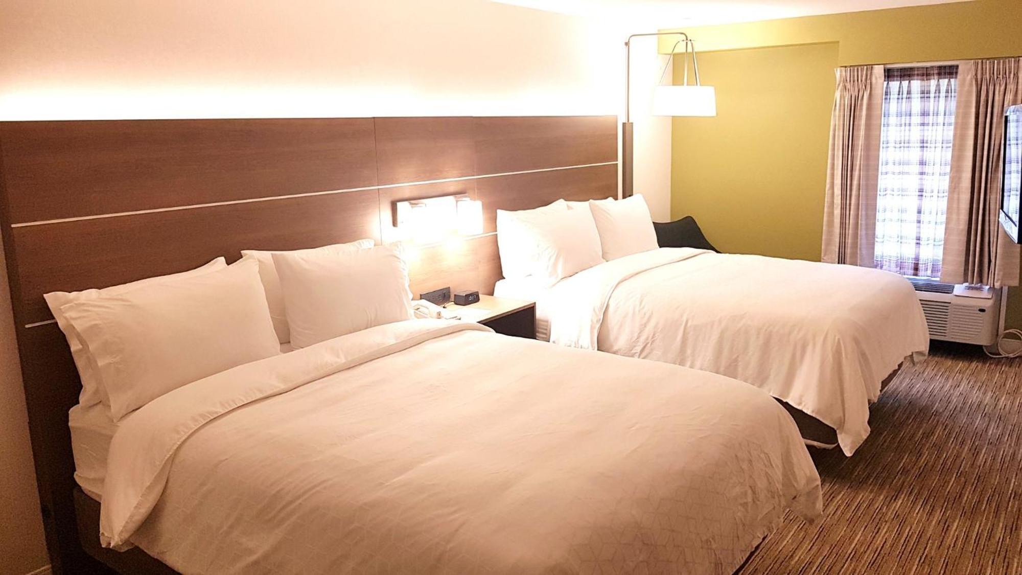 Holiday Inn Express And Suites Surrey By Ihg Esterno foto