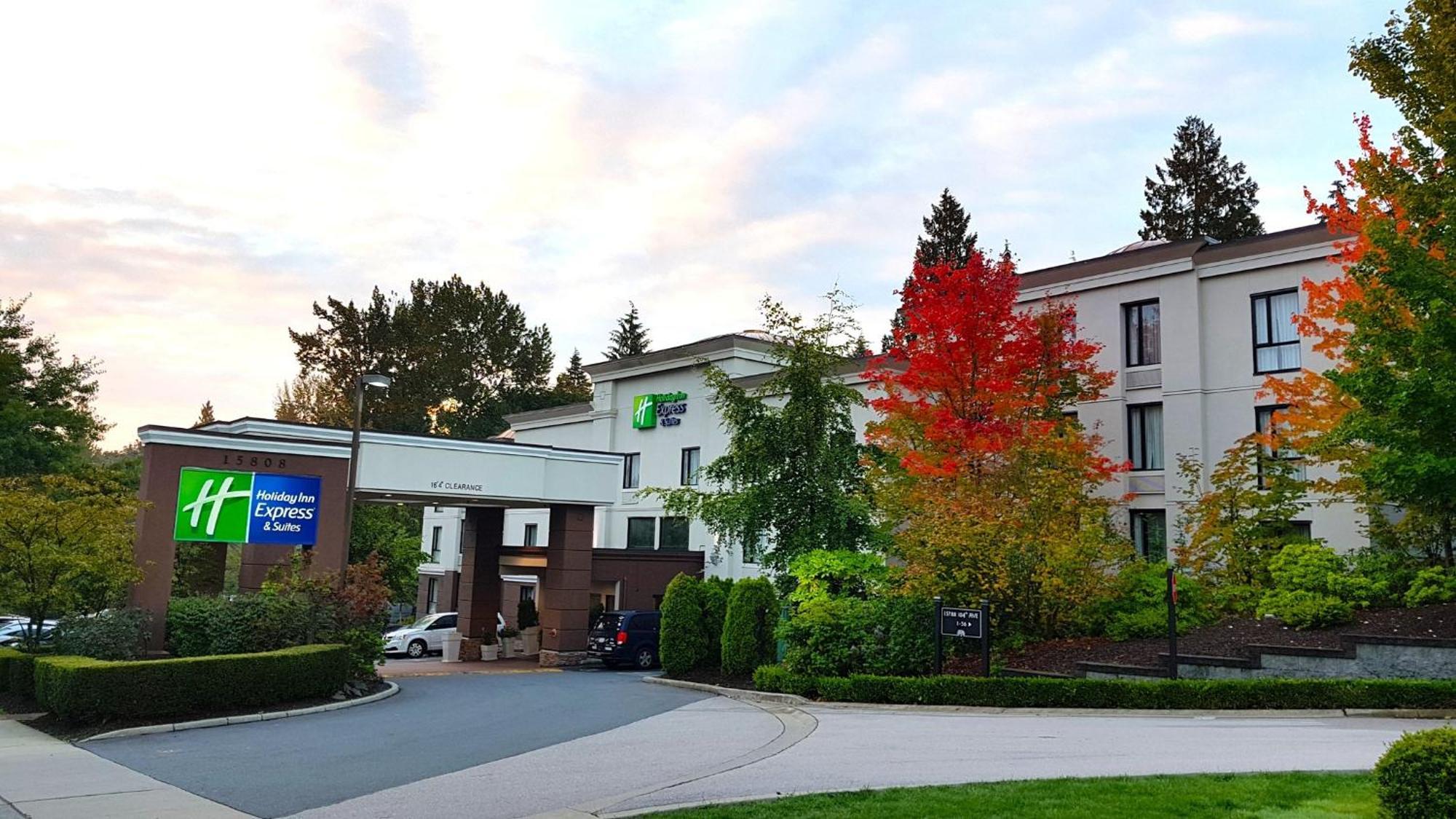 Holiday Inn Express And Suites Surrey By Ihg Esterno foto